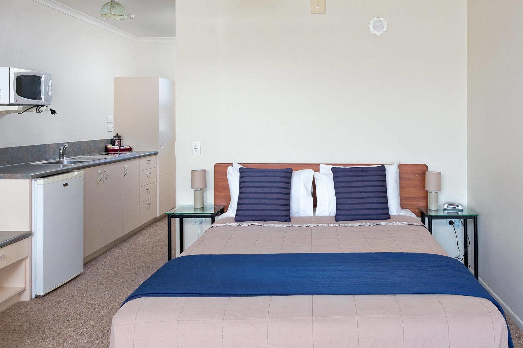 Bk's Motor Motel 4*